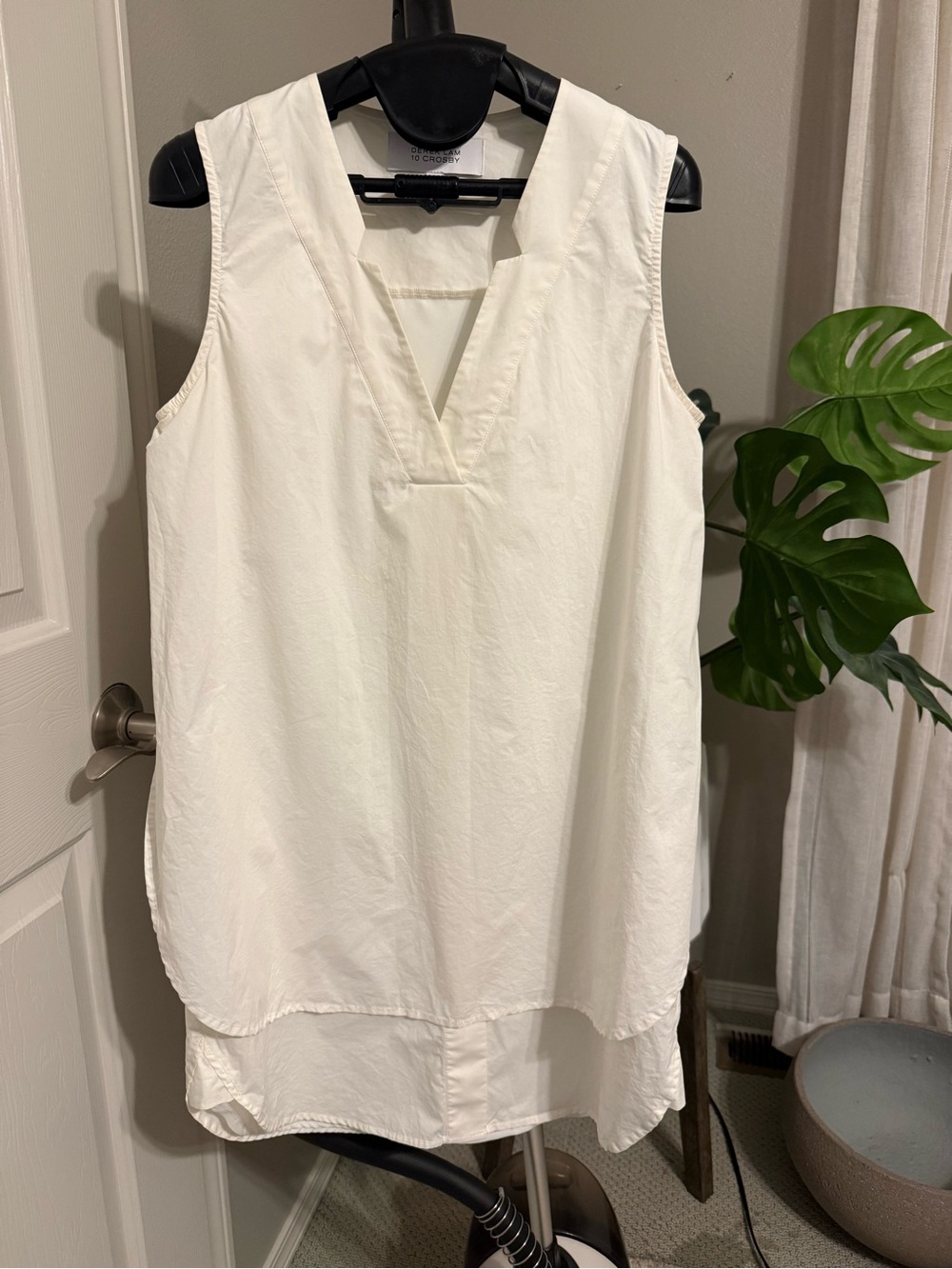 10 Crosby Derek Lam White Sleeveless V-Neck Tunic
